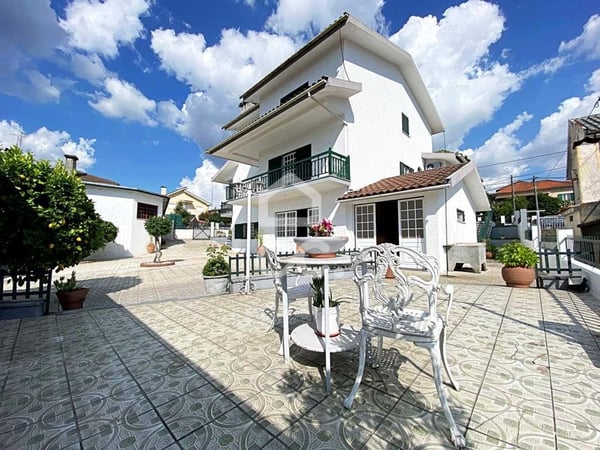 Villa in Viseu - view 1