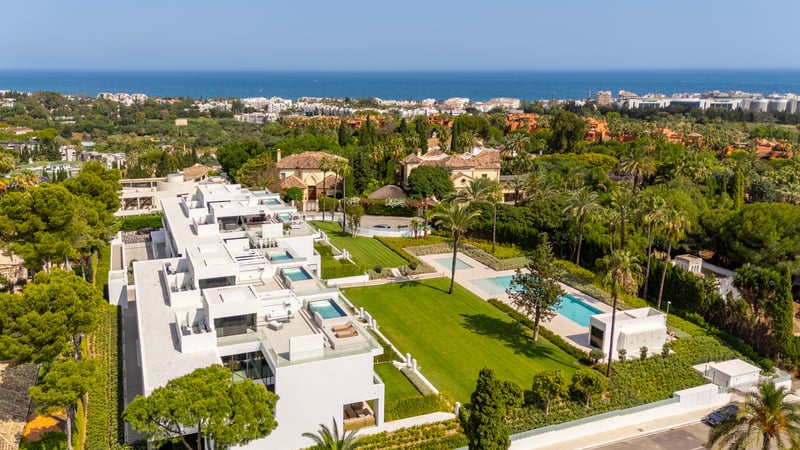 Villa in Nueva Andalucia - view 1