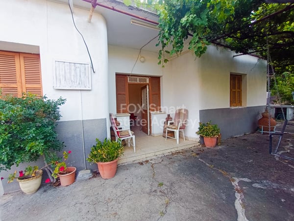 House in Moutoutllas - view 1