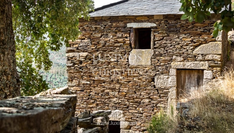 House in Covelo de Paivo - view 1