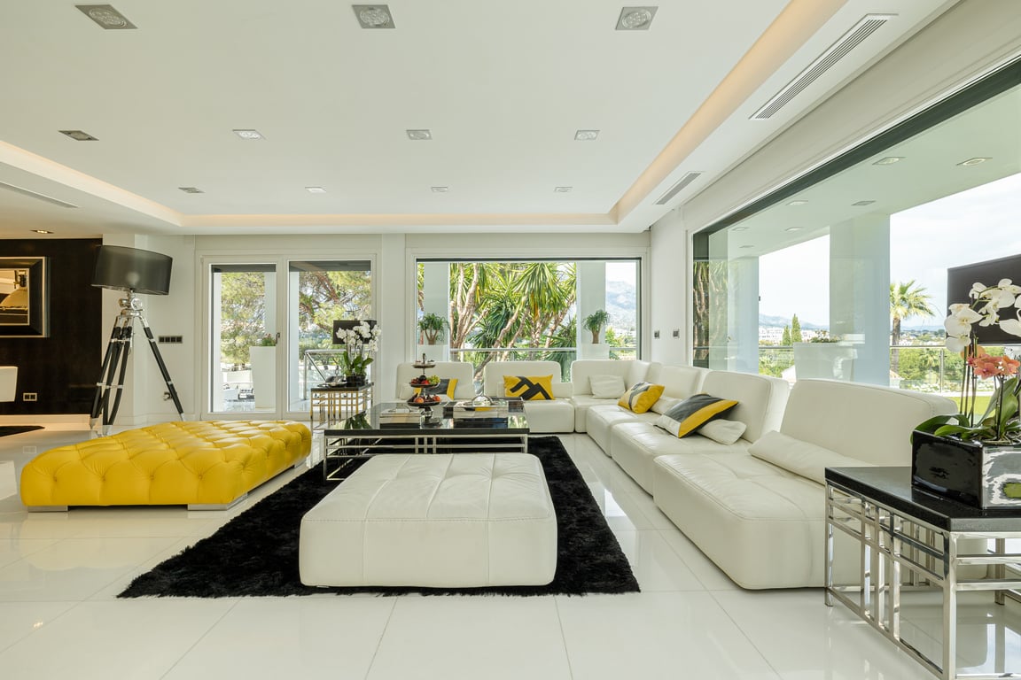 Villa in Nueva Andalucia - Image 2