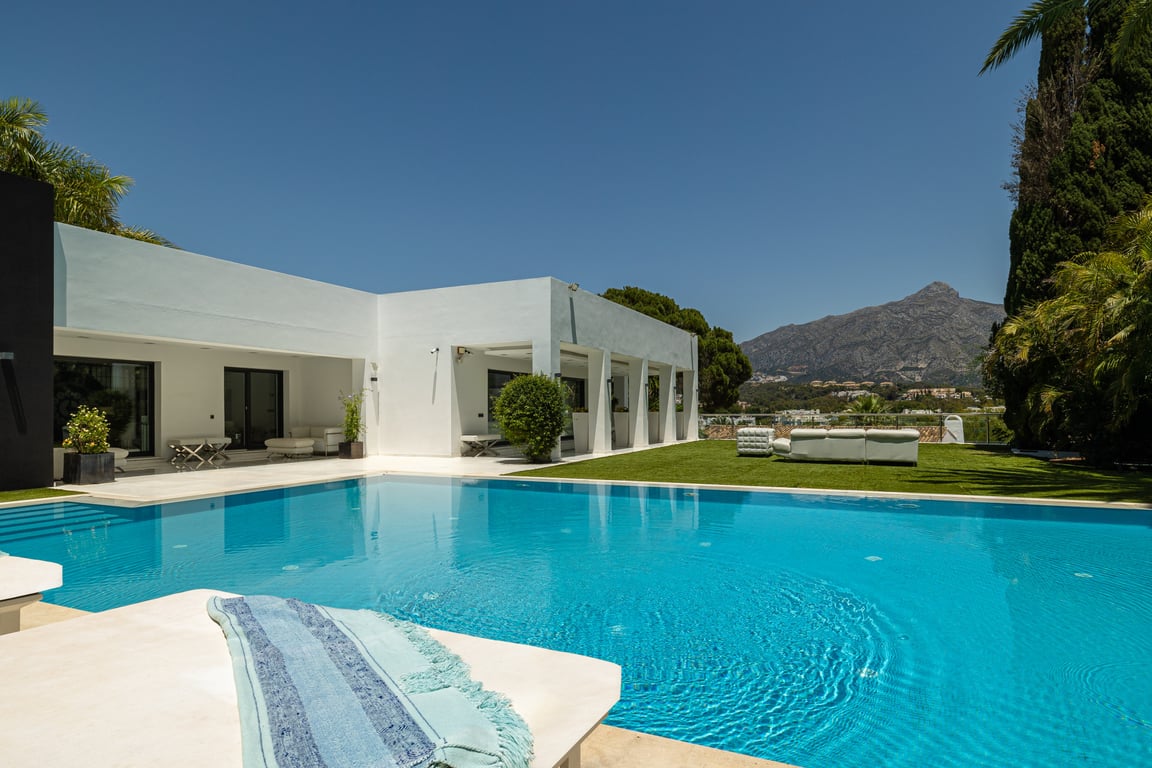 Villa in Nueva Andalucia
