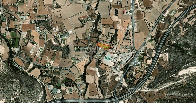 Land in Moni - view 1