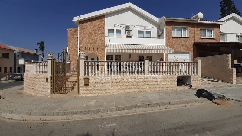 House in Nisou - view 1