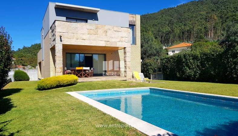 House in Carreco - view 1