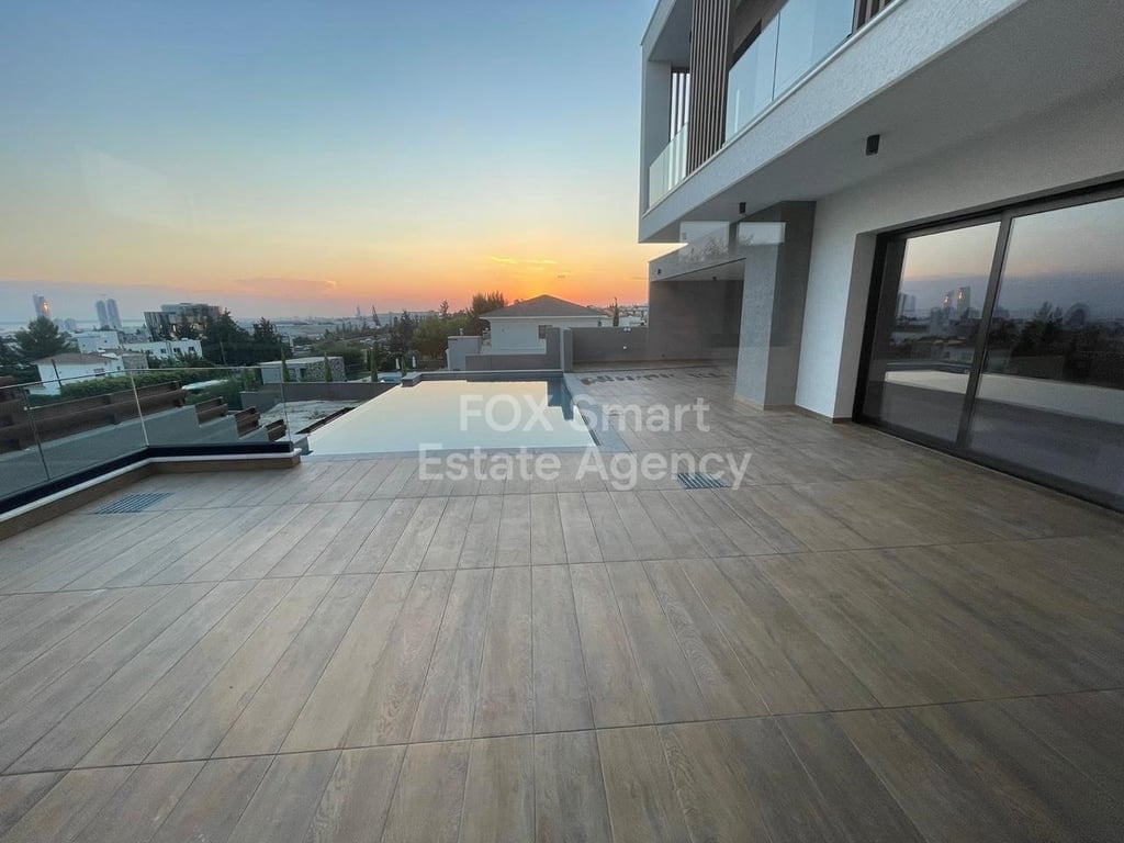 House in Saint Paraskevi - Image 3