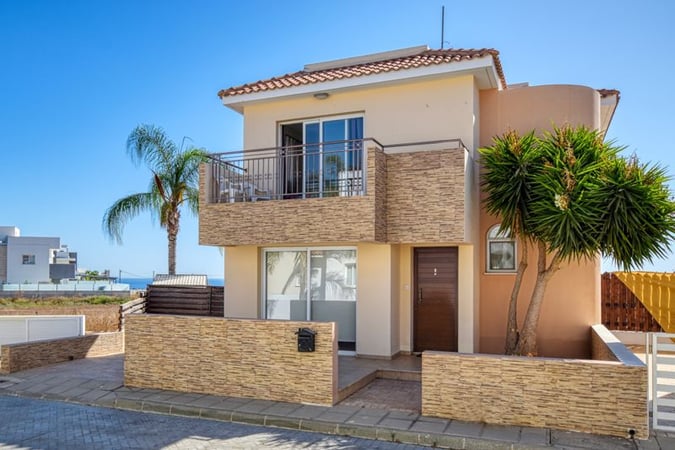 Villa in Paralimni - view 1