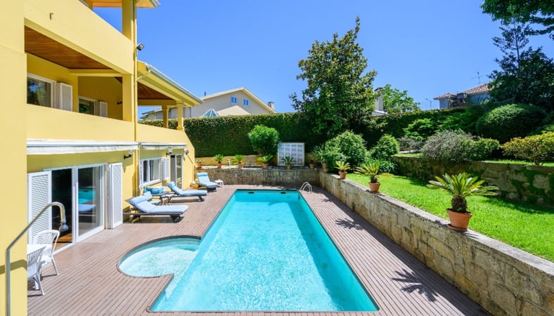 House in Vilar de Andorinho - view 1