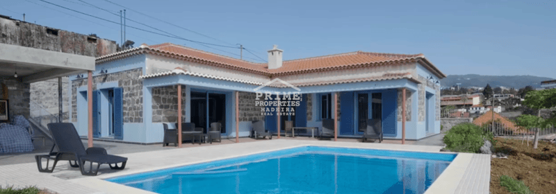 Villa in Funchal - view 1