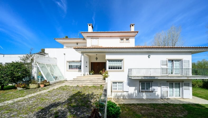 House in Sao Vicente de Pereira Jusa - view 1