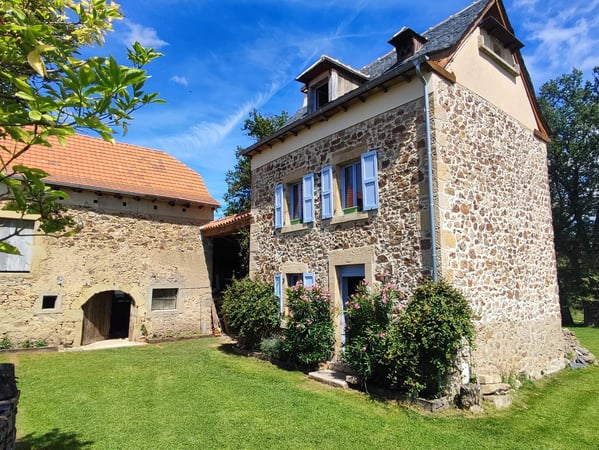 House in Lanuejouls - view 1