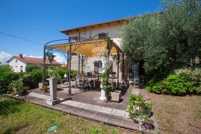 House in Passignano sul Trasimeno - view 1
