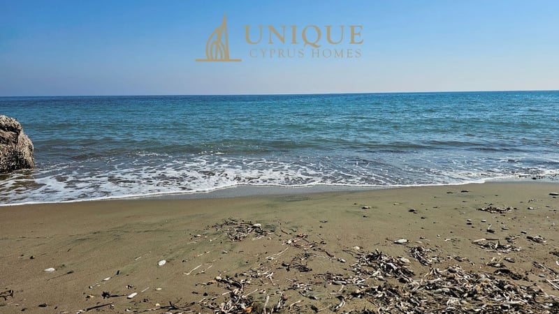 House in Timi - view 1