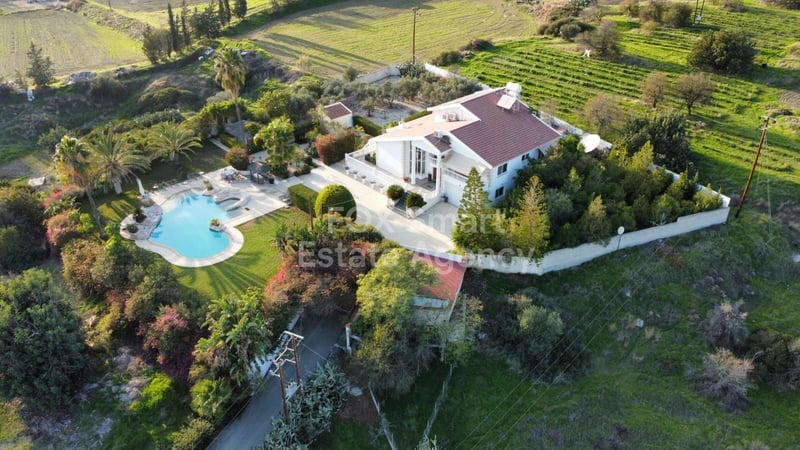 House in Parekklisha - view 1