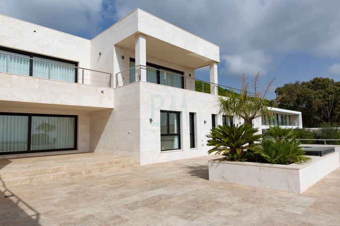 Villa in Sotogrande - view 1