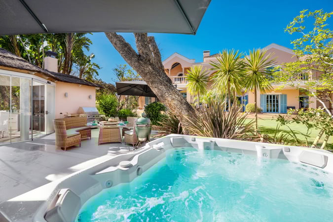 Villa in San Roque - view 1