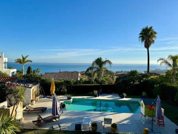 Villa in Estepona - view 1