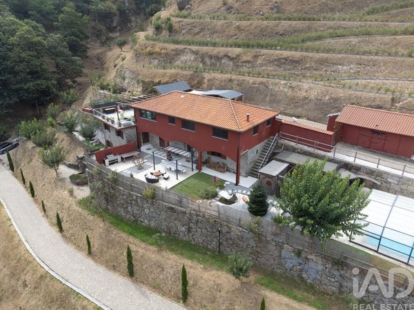 House in Sao Romao de Aregos - view 1