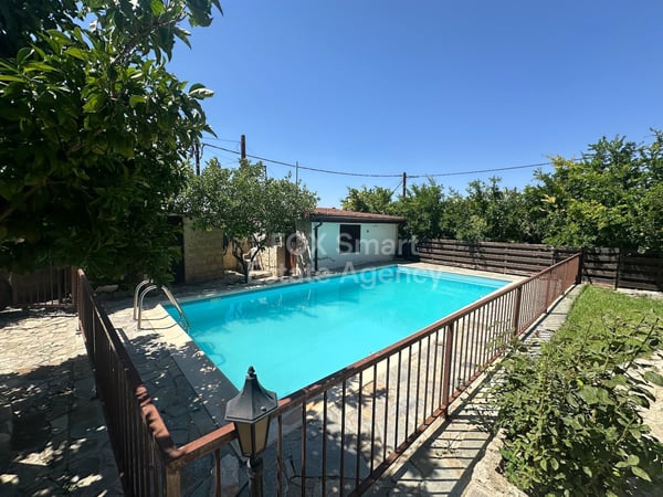 House in Salamiou - view 1