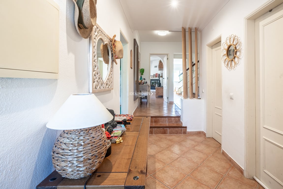 Villa in Quarteira - Image 5