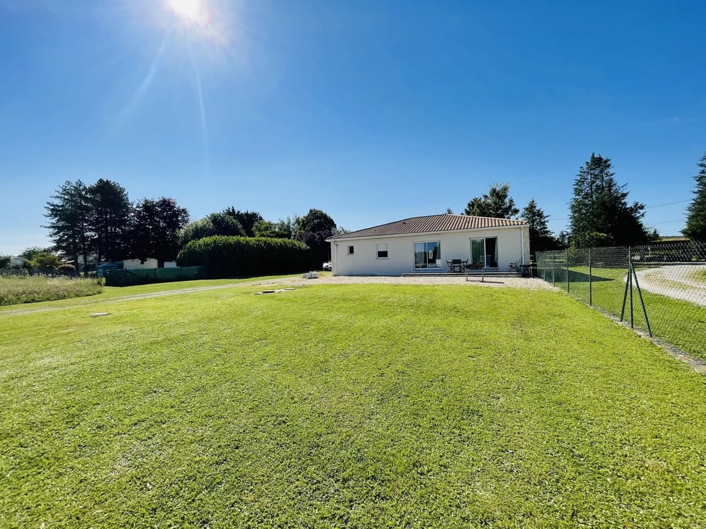 House in Barbezieux-Saint-Hilaire - Image 2