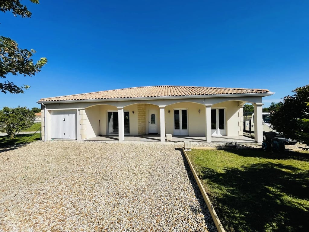 House in Barbezieux-Saint-Hilaire - Image 3