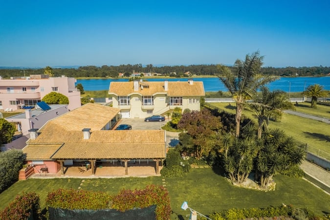 House in Sao Vicente de Pereira Jusa - view 1