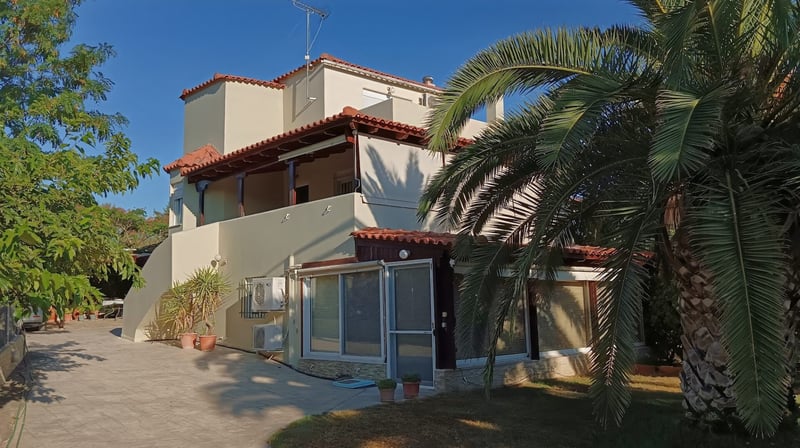 Apartment in Dhrosia - view 1