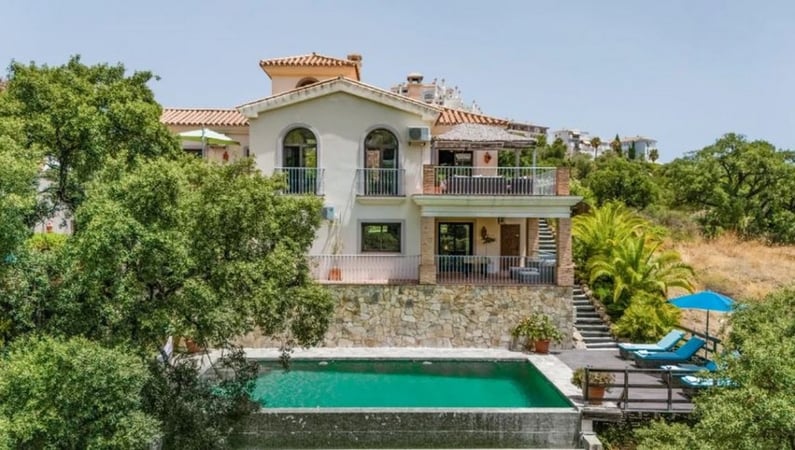 Villa in Estepona - view 1