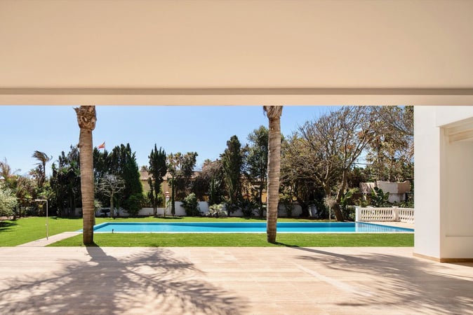 Villa in Estepona - view 1