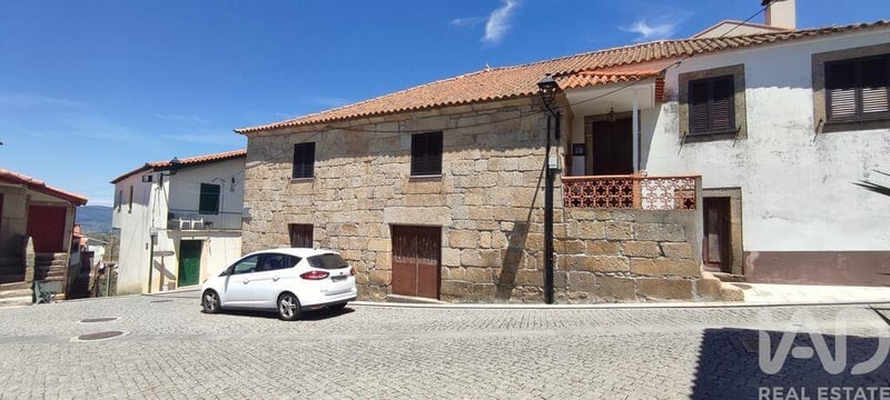 House in Santa Leocadia - view 1