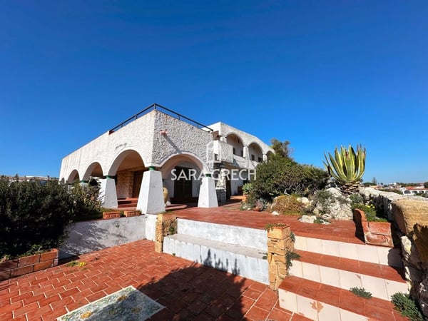 Villa in Qala - view 1