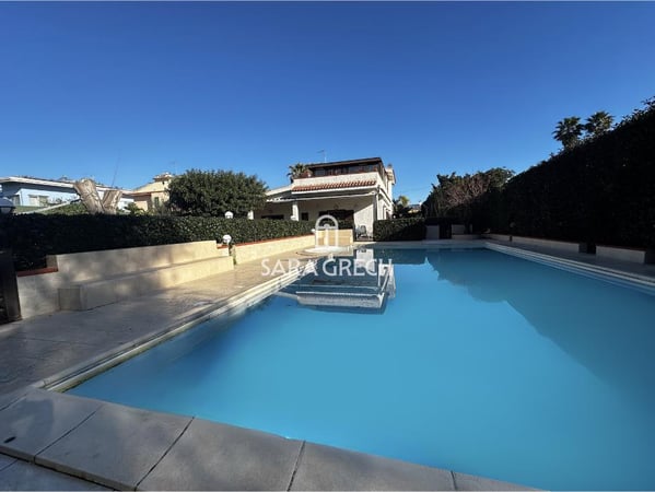 Villa in Qala - view 1