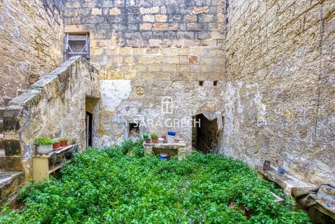 House in Is-Siggiewi - view 1