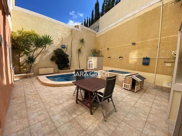 House in Munxar - view 1