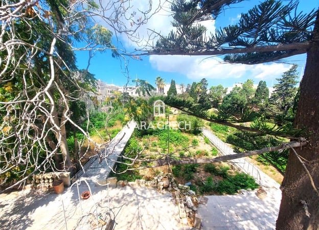 House in Hal Ghaxaq - view 1