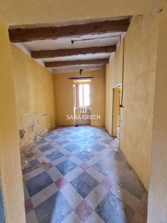 House in Victoria - Image 2