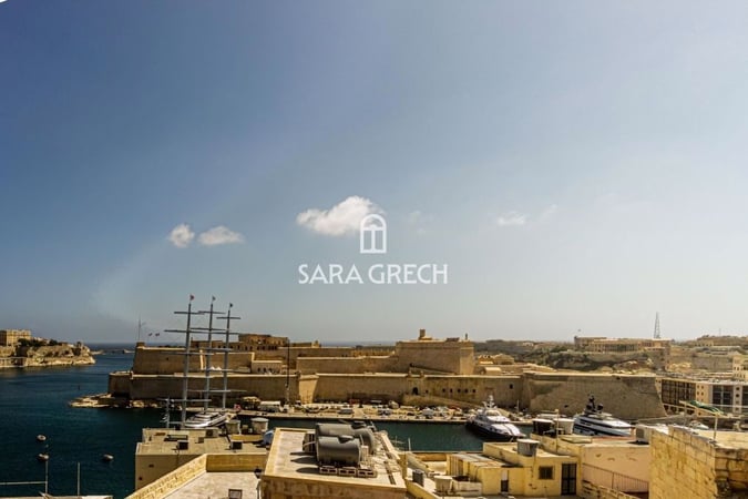 House in L-Isla - view 1