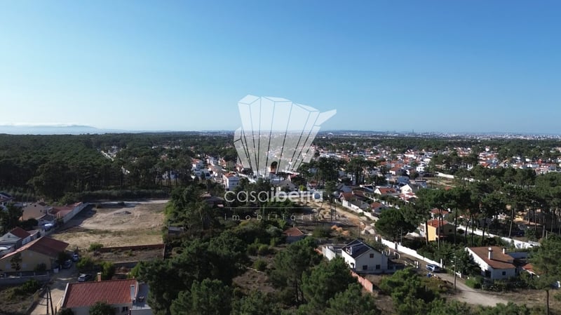 House in Charneca de Caparica - view 1