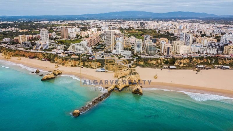 House in Mexilhoeira Grande - view 1