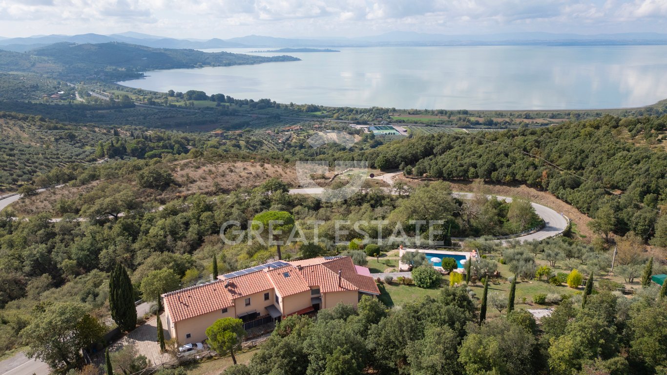 House in Passignano sul Trasimeno - Image 2