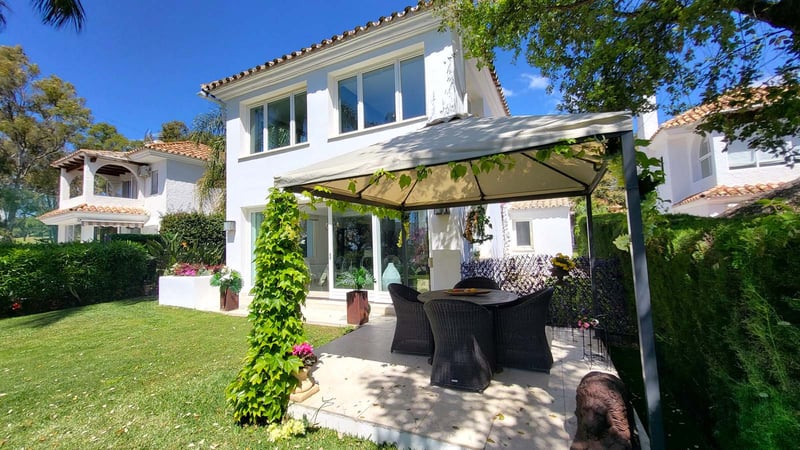 Villa in Sitio de Calahonda - view 1