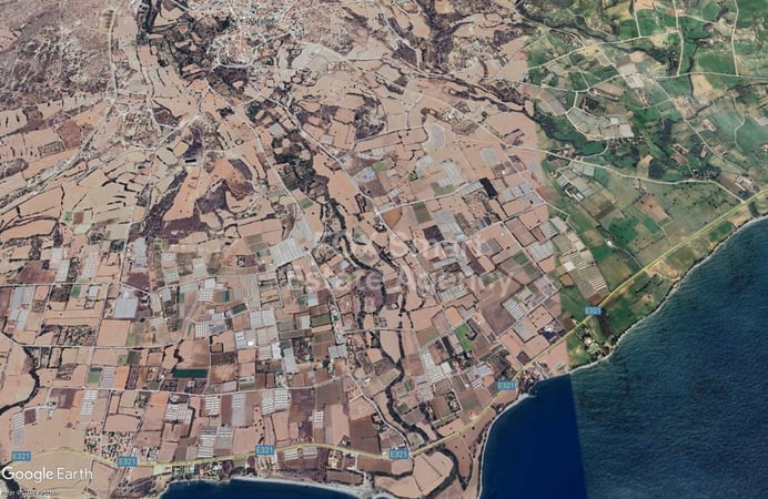 Land in Maroni - view 1