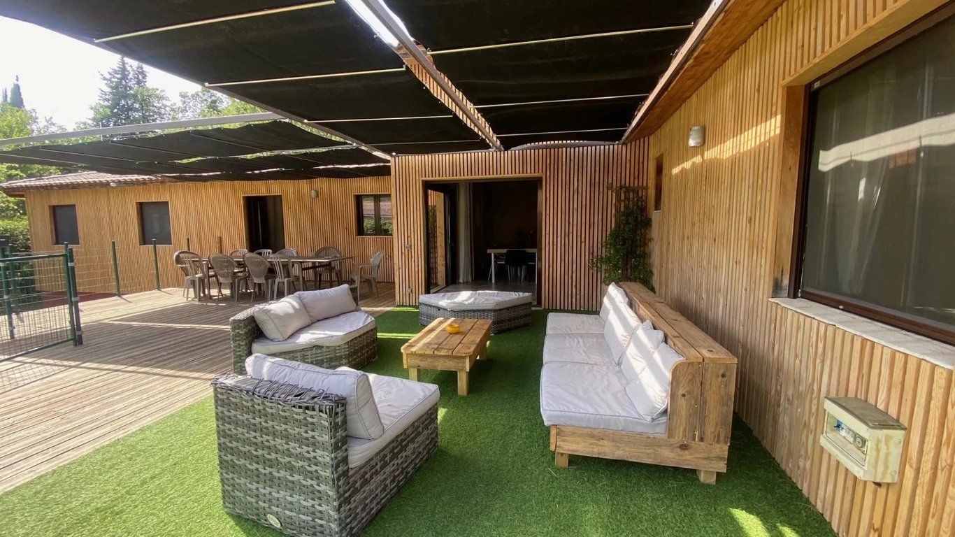 House in La Roque-d'Antheron - Image 2