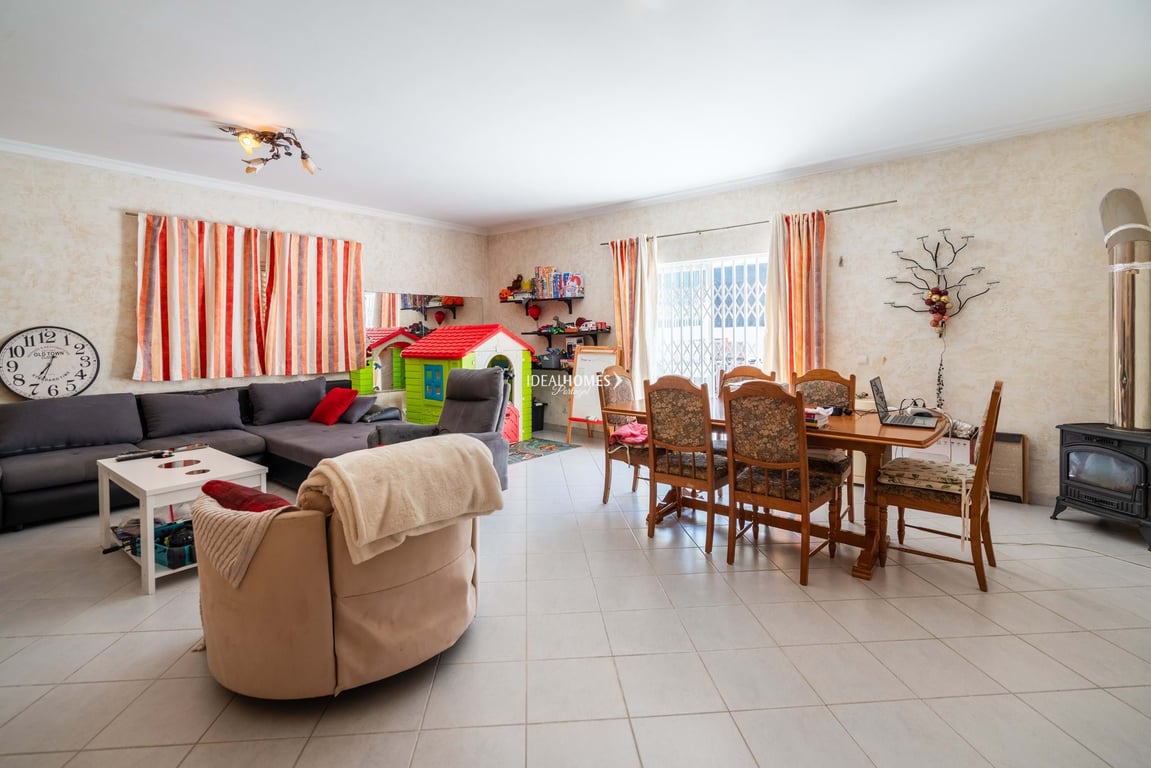 Apartment in Quarteira - Image 2