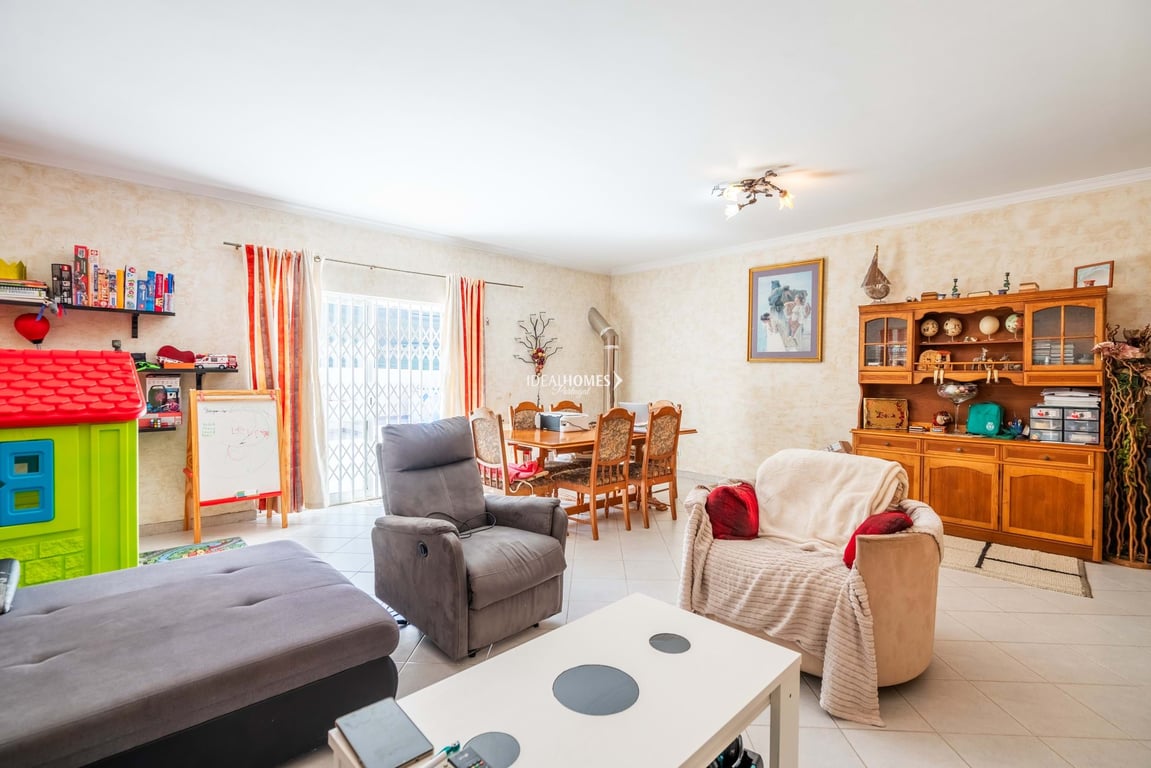 Apartment in Quarteira - Image 3