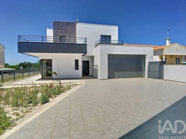 House in Silveira - view 1