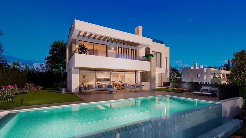 Villa in Estepona - view 1
