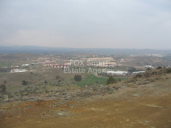 Land in Agia Varvara Lefkosias - view 1
