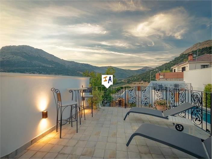 House in Alfarnatejo - Image 3